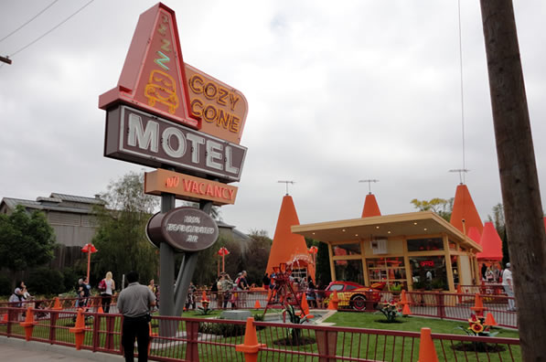 cozy cone motel