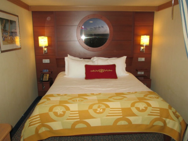 Category 10A Deluxe Inside Stateroom on the Disney Dream